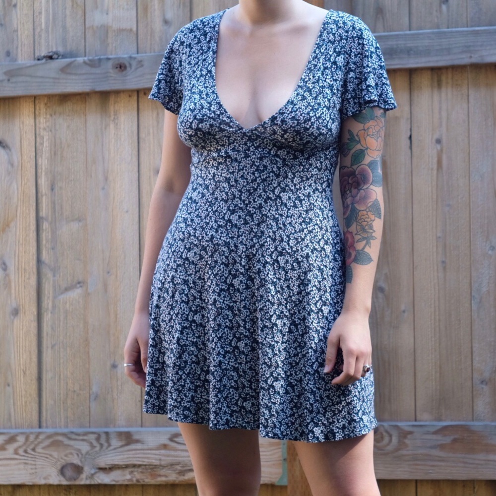 Comfortable V-neck Floral Summer Dress